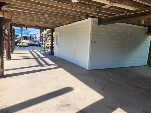 137 Memory Ln, Grand Isle, LA 70358