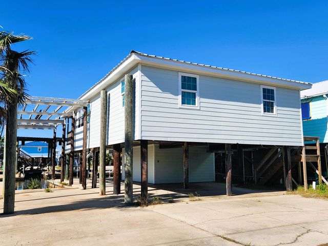 137 Memory Ln, Grand Isle, LA 70358