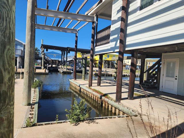 137 Memory Ln, Grand Isle, LA 70358