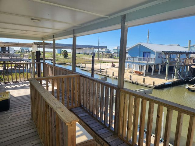 137 Memory Ln, Grand Isle, LA 70358