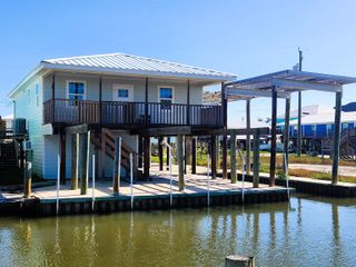 137 Memory Ln, Grand Isle, LA 70358