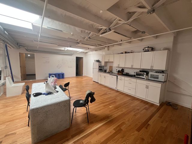 4900 N Elston Avenue 2nd-Floor, Chicago, IL 60630