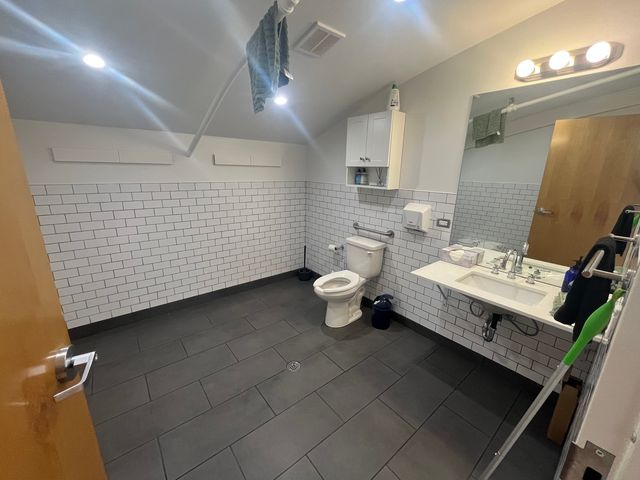 4900 N Elston Avenue 2nd-Floor, Chicago, IL 60630