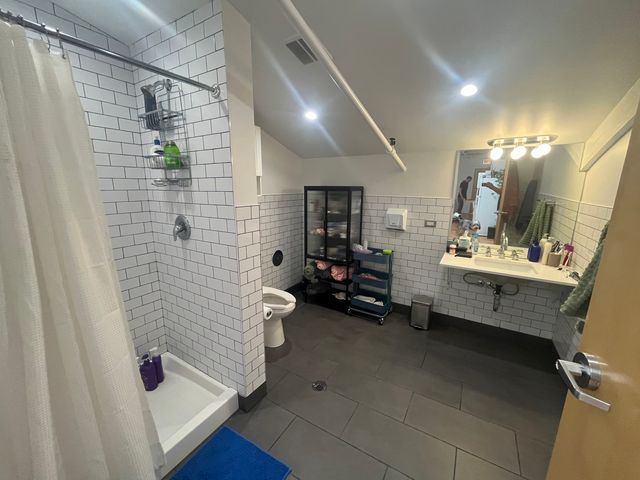 4900 N Elston Avenue 2nd-Floor, Chicago, IL 60630