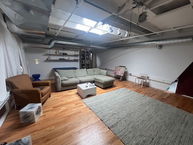 4900 N Elston Avenue 2nd-Floor, Chicago, IL 60630