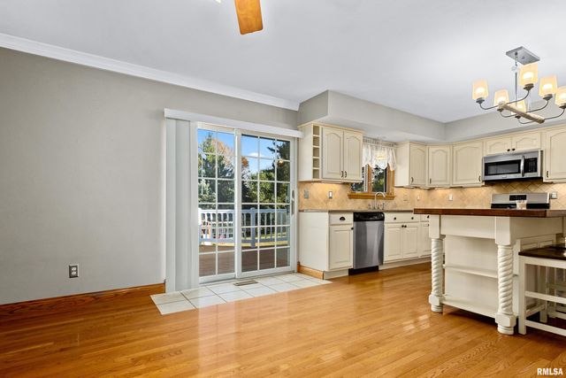 327 ARBOR VITAE Drive, Germantown Hills, IL 61548