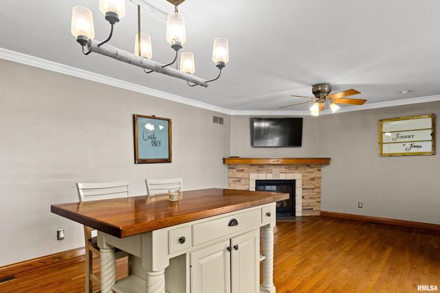 327 ARBOR VITAE Drive, Germantown Hills, IL 61548