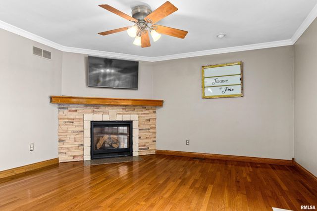 327 ARBOR VITAE Drive, Germantown Hills, IL 61548