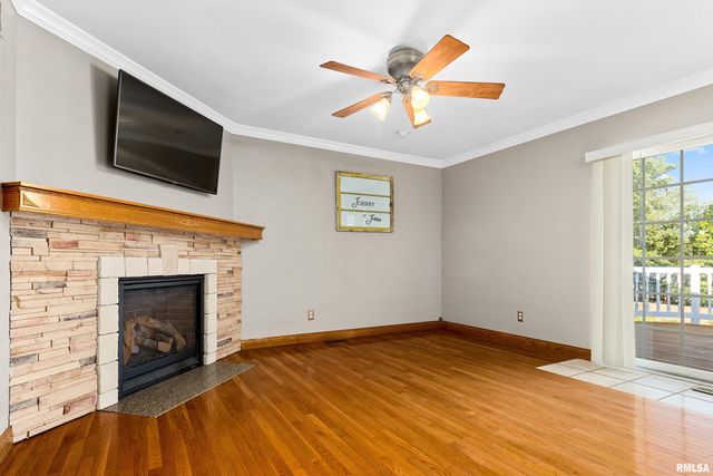 327 ARBOR VITAE Drive, Germantown Hills, IL 61548