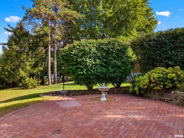 327 ARBOR VITAE Drive, Germantown Hills, IL 61548