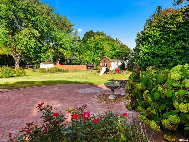 327 ARBOR VITAE Drive, Germantown Hills, IL 61548