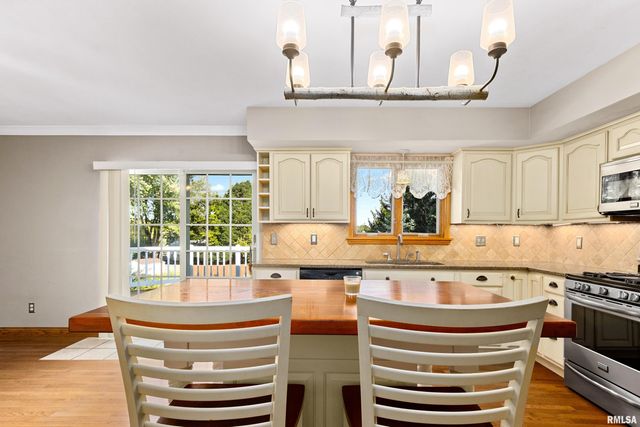 327 ARBOR VITAE Drive, Germantown Hills, IL 61548