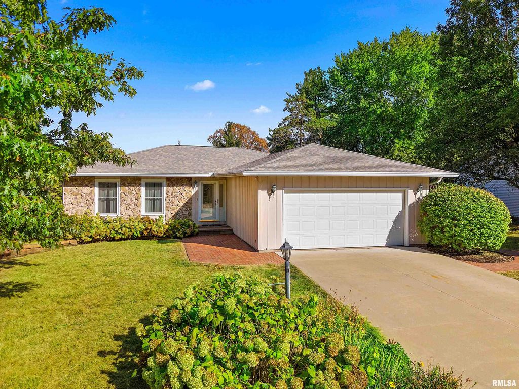 327 ARBOR VITAE Drive, Germantown Hills, IL 61548