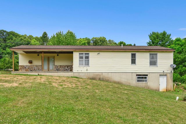 4031 PRICETOWN RD, Fleetwood, PA 19522