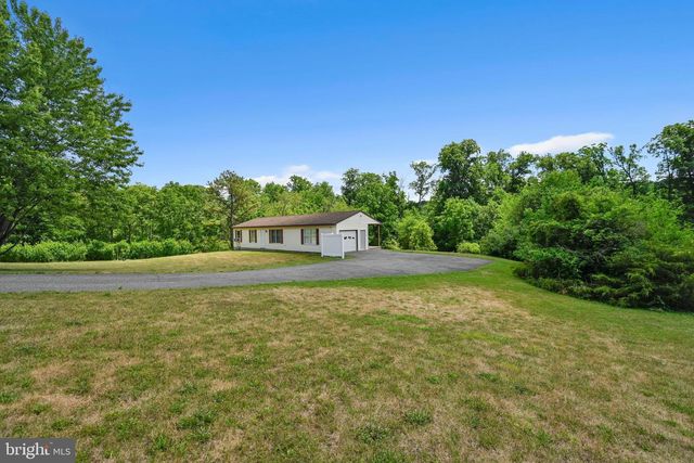 4031 PRICETOWN RD, Fleetwood, PA 19522