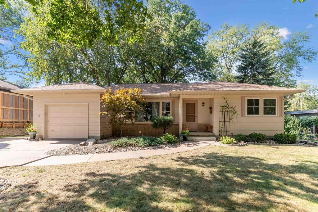 456 Loma Street, Waterloo, IA 50701