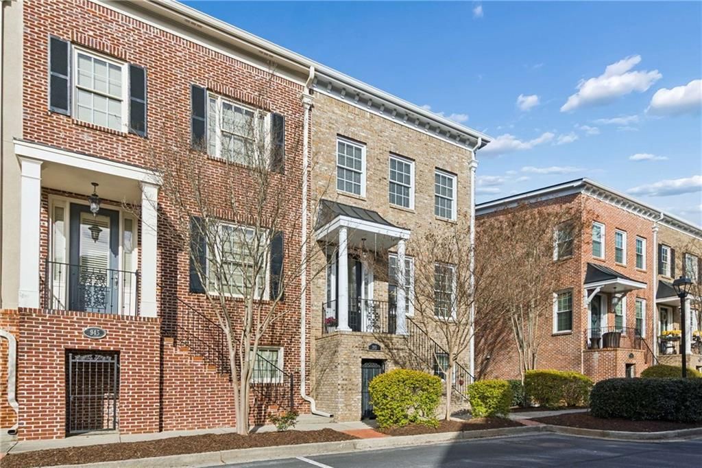 941 Persimmon Point, Atlanta, GA 30328