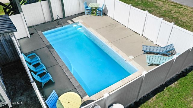 1018 W Dolphin Drive, Oak Island, NC 28465