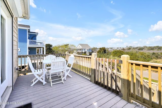 1018 W Dolphin Drive, Oak Island, NC 28465