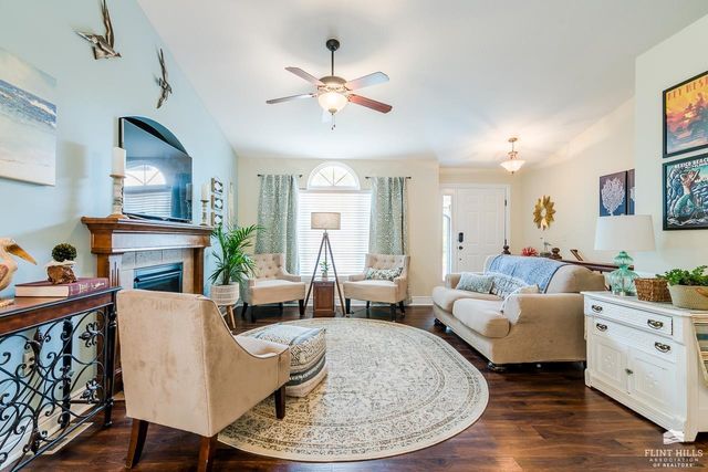 5108 Shadowridge Drive, Manhattan, KS 66503