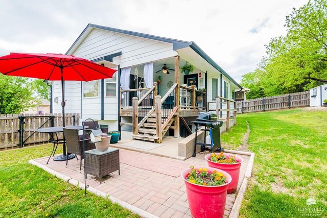 5108 Shadowridge Drive, Manhattan, KS 66503