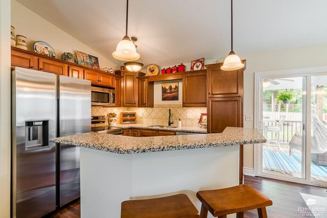 5108 Shadowridge Drive, Manhattan, KS 66503