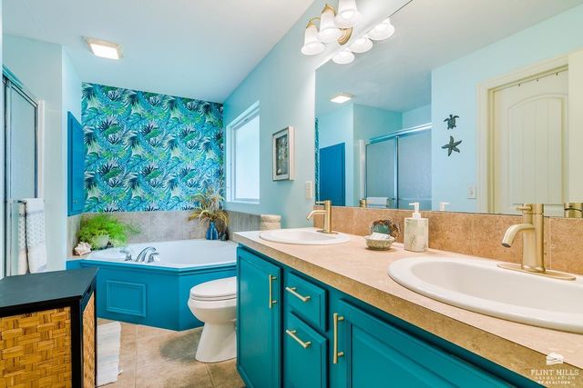 5108 Shadowridge Drive, Manhattan, KS 66503