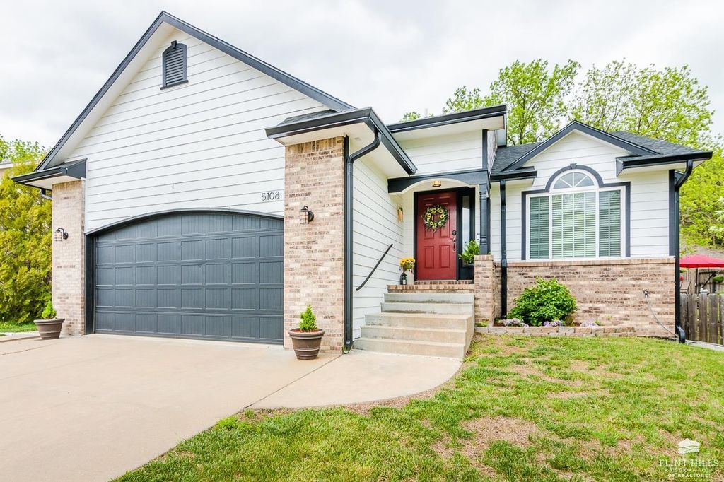 5108 Shadowridge Drive, Manhattan, KS 66503