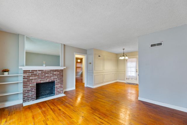 2131 S Terrace Dr, Wichita, KS 67218