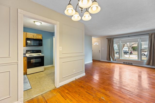 2131 S Terrace Dr, Wichita, KS 67218