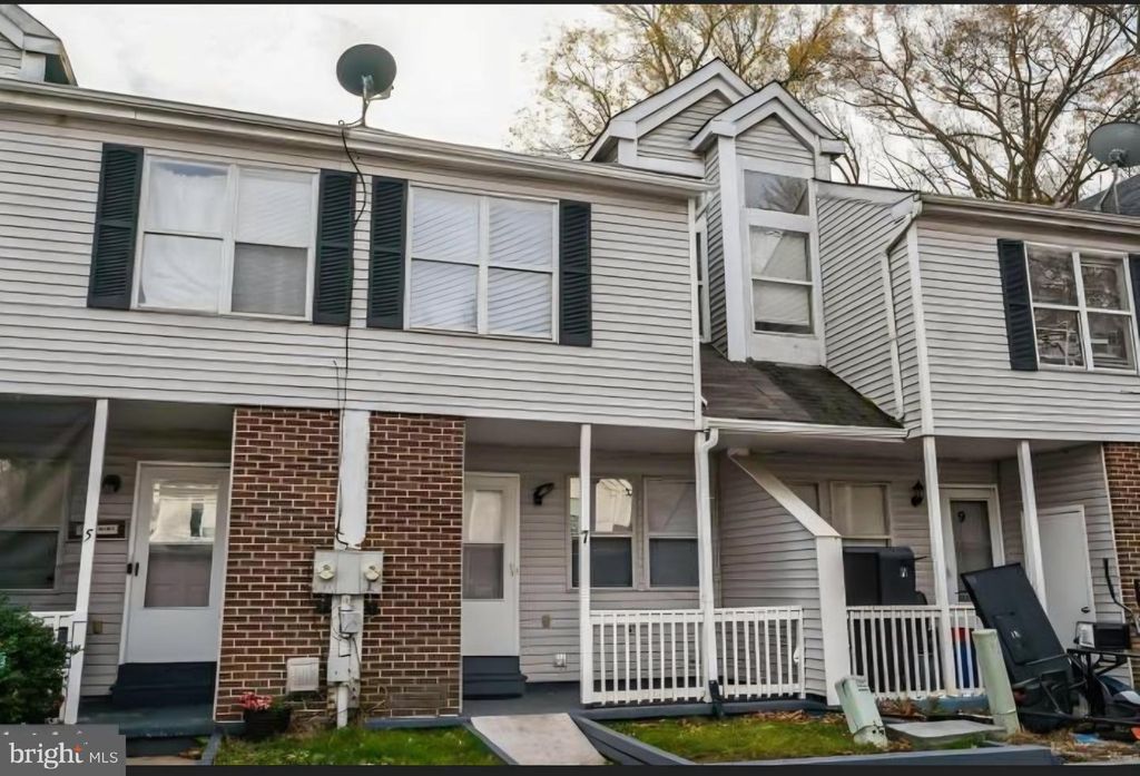 Image 2 of property listing at 7 BRIAN CT, New Castle, DE 19720