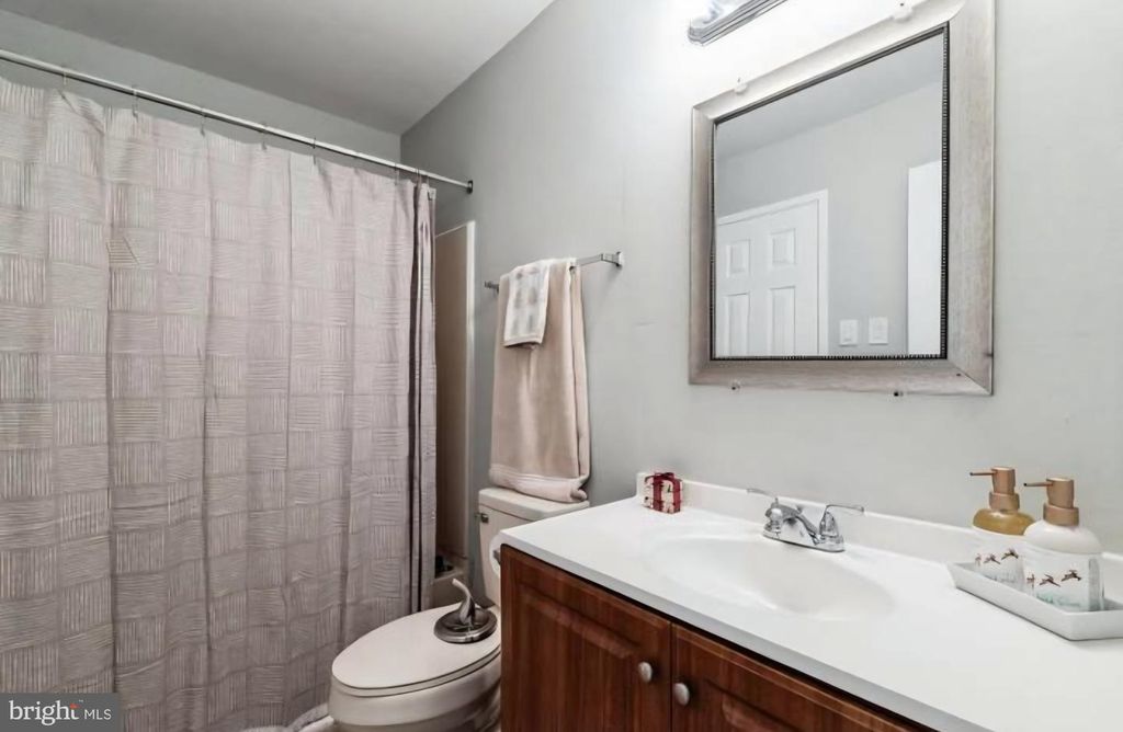 Image 15 of property listing at 7 BRIAN CT, New Castle, DE 19720