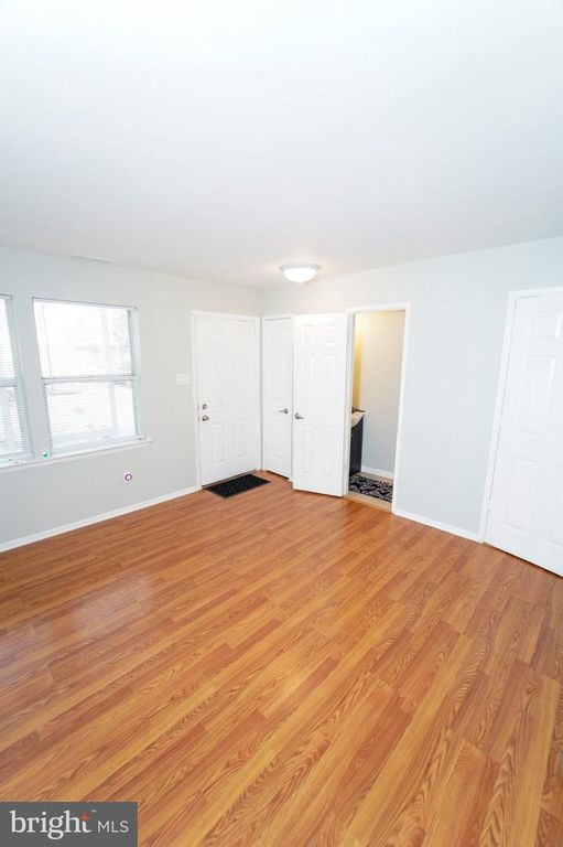 Image 4 of property listing at 7 BRIAN CT, New Castle, DE 19720