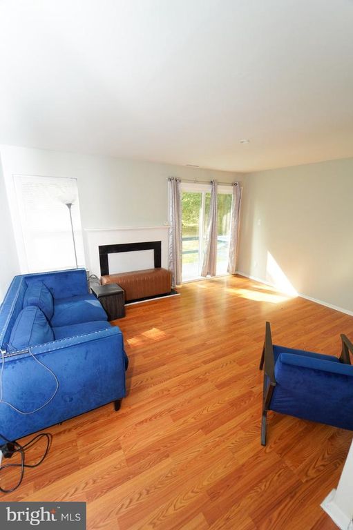 Image 6 of property listing at 7 BRIAN CT, New Castle, DE 19720