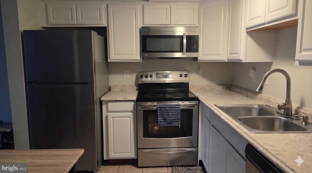 Image 10 of property listing at 7 BRIAN CT, New Castle, DE 19720