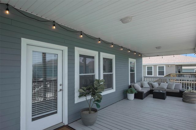 22811 Miramar Street, Galveston, TX 77554