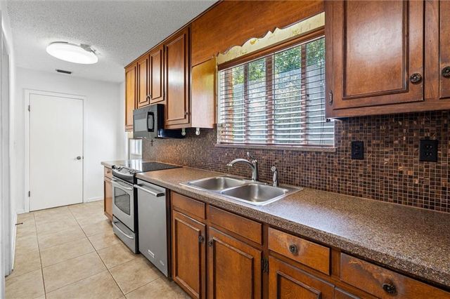 4110 Lake Circle N, Mobile, AL 36693