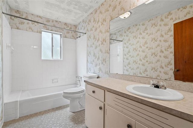 4110 Lake Circle N, Mobile, AL 36693