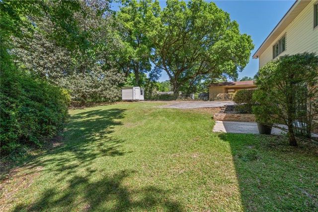 4110 Lake Circle N, Mobile, AL 36693