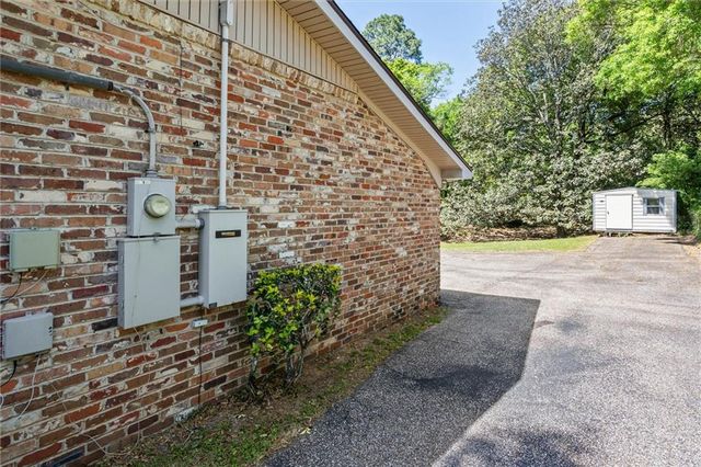 4110 Lake Circle N, Mobile, AL 36693