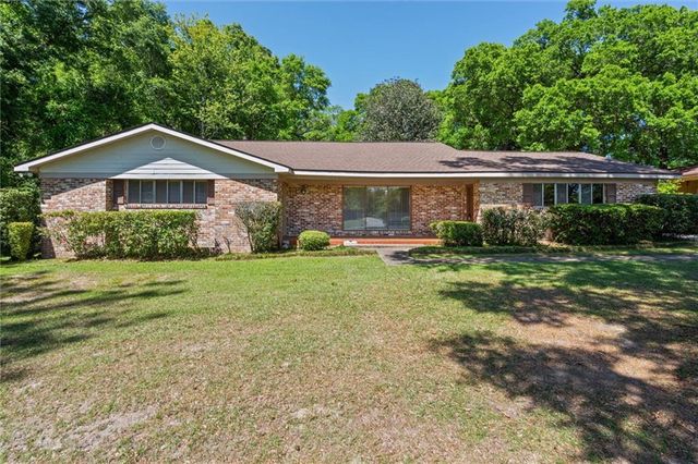 4110 Lake Circle N, Mobile, AL 36693