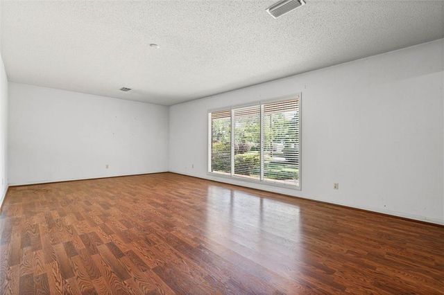 4110 Lake Circle N, Mobile, AL 36693
