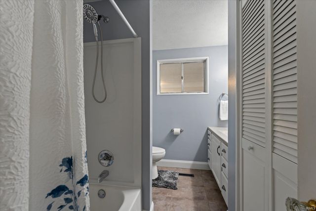 2620 Southridge Drive, South Bend, IN 46614