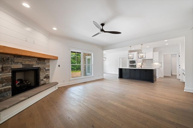 3814 Carriage Dr, Murfreesboro, TN 37128