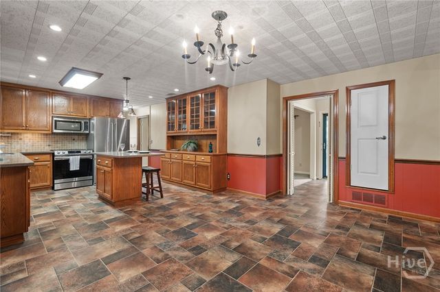 2421 Dolphin Drive, Savannah, GA 31406
