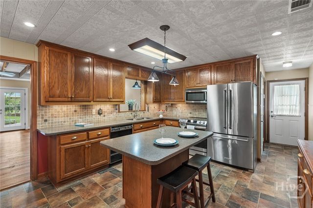 2421 Dolphin Drive, Savannah, GA 31406