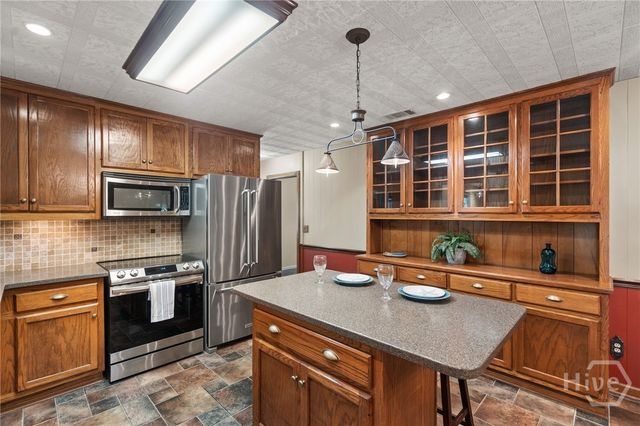 2421 Dolphin Drive, Savannah, GA 31406
