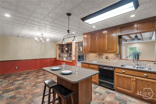 2421 Dolphin Drive, Savannah, GA 31406