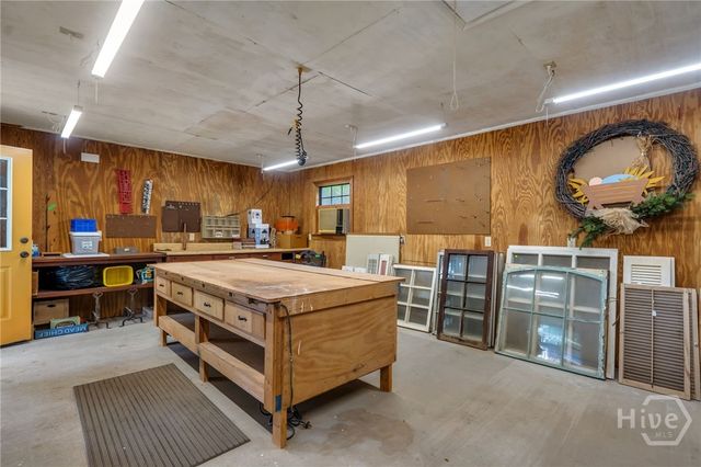 2421 Dolphin Drive, Savannah, GA 31406
