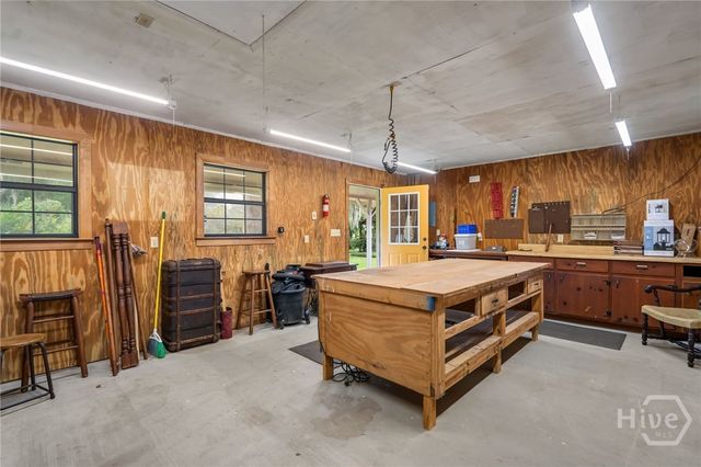 2421 Dolphin Drive, Savannah, GA 31406